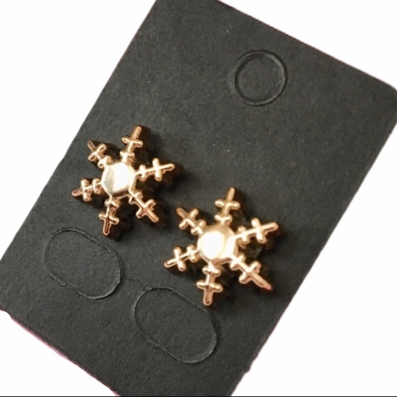 ✨Beautiful Gold Color Stud Earrings ✨NWT🏷 - Picture 7 of 9
